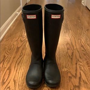 Hunter tall rain boots in black matte